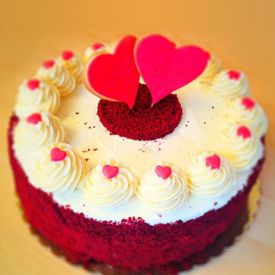 Red velvet crunchy delight cake